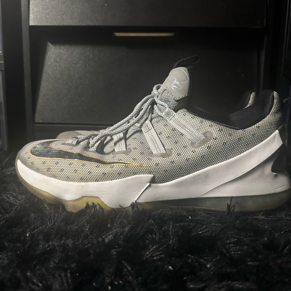 Nike LeBron James Basketball Men's Shoes Size 12 Grey Metallic Gold